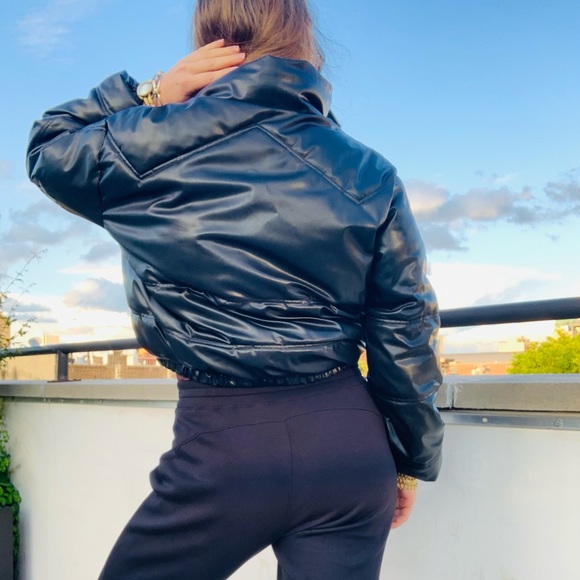 Zara Black Patent Vegan Leather Crop Puffer - Picture 7 of 16